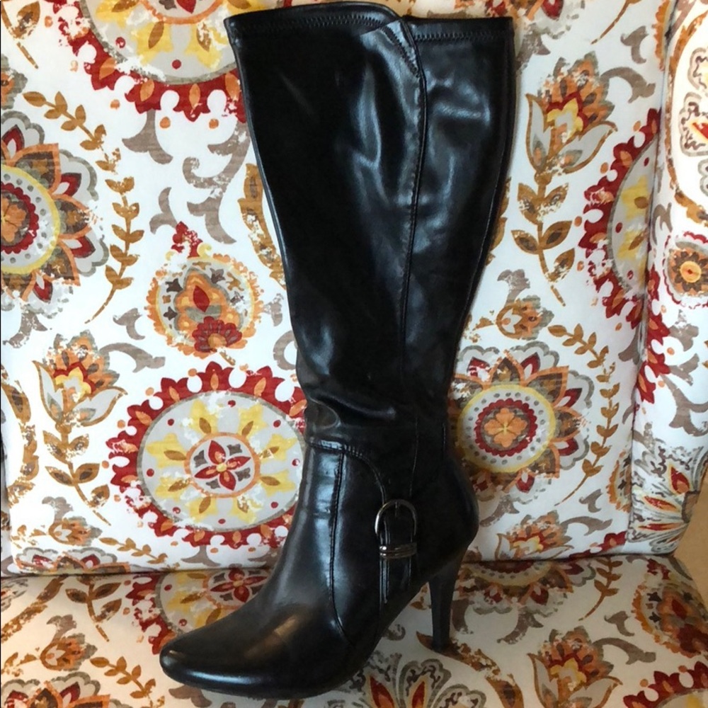Dana Buchman boots